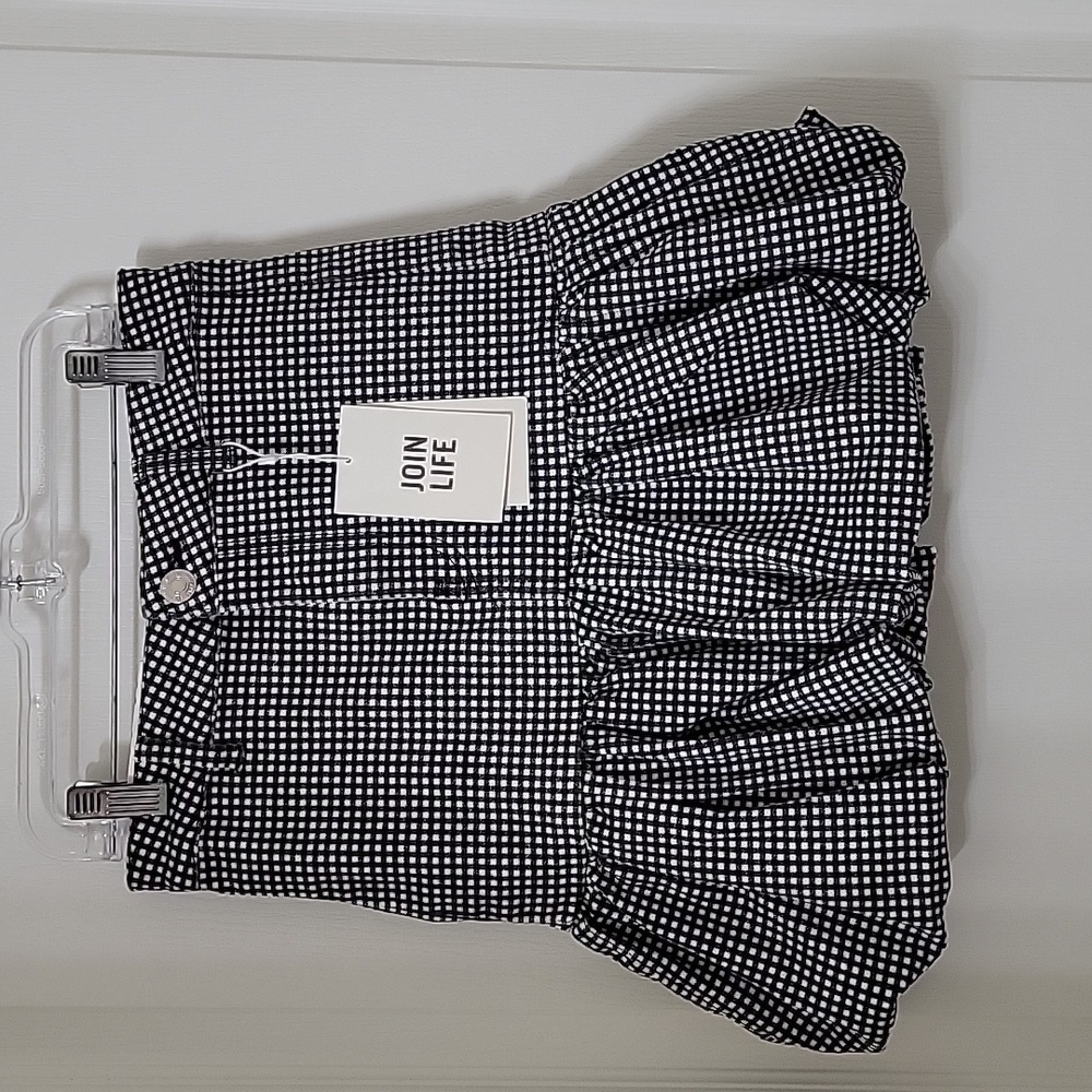 Bershka Size 4 Black and White Plaid Bubble / Balloon Mini Skirt NEW w/Tags!